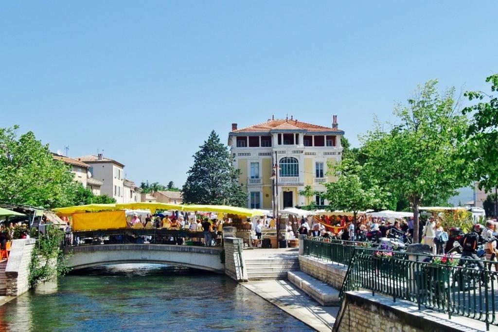 Studio De Charme Avec Sa Terrasse En Plein Coeur De Ville LʼIsle-sur-la-Sorgue Exterior foto