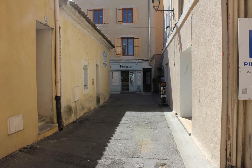 Studio De Charme Avec Sa Terrasse En Plein Coeur De Ville LʼIsle-sur-la-Sorgue Exterior foto