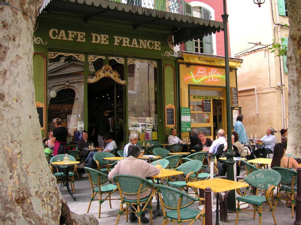 Studio De Charme Avec Sa Terrasse En Plein Coeur De Ville LʼIsle-sur-la-Sorgue Exterior foto